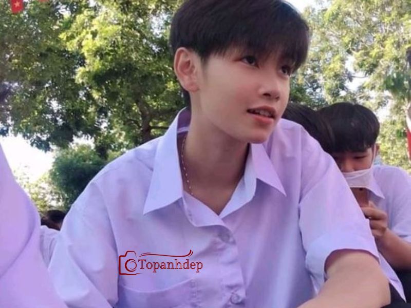 Trai đẹp 13 tuổi với vẻ ngoài rực rỡ và tinh tế