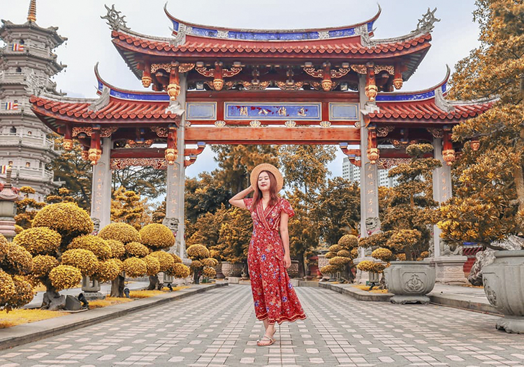 Tại sao không nên chụp ảnh khi vào đền chùa? Thực hư ra sao?