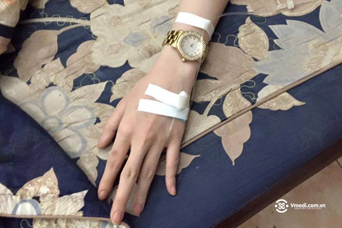 anh-truyen-nuoc-tay-con-gai-tai-nha