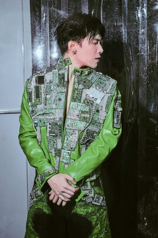 Anh Tú Atus phủ đồ hiệu trong 6 đêm concert Anh Trai “Say Hi”