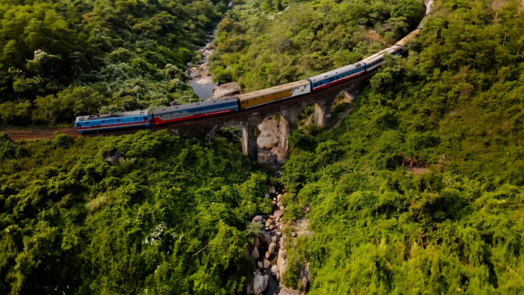 Rực rỡ không nằm ở đích đến: Road trip lên ngôi, đón những cung đường đẹp nhất cuối xuân - 2