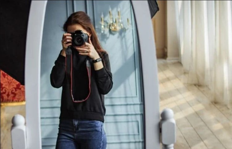 10+ cách chụp ảnh trước gương cực xinh khi lên hình