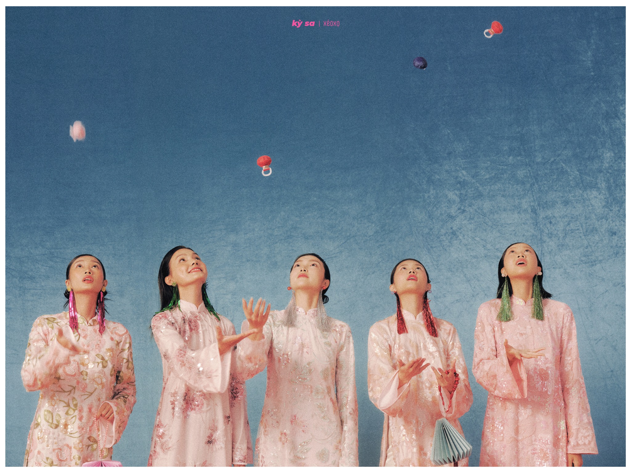 Áo dài Tết hoạt iết hoa Xéo Xọ