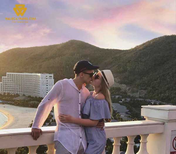 Tao Dang Hon Nhau Khi Chup