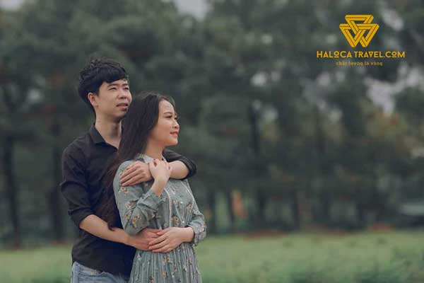 Kieu Tao Dang Om Nang Phia Sau