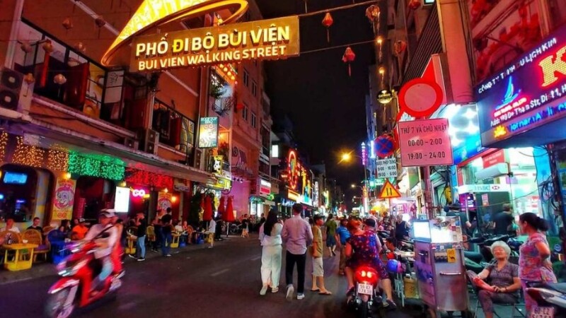 Phố đi bộ Bùi Viện rực rỡ ánh đèn đêm hội Trung Thu (Nguồn: Sưu tầm)