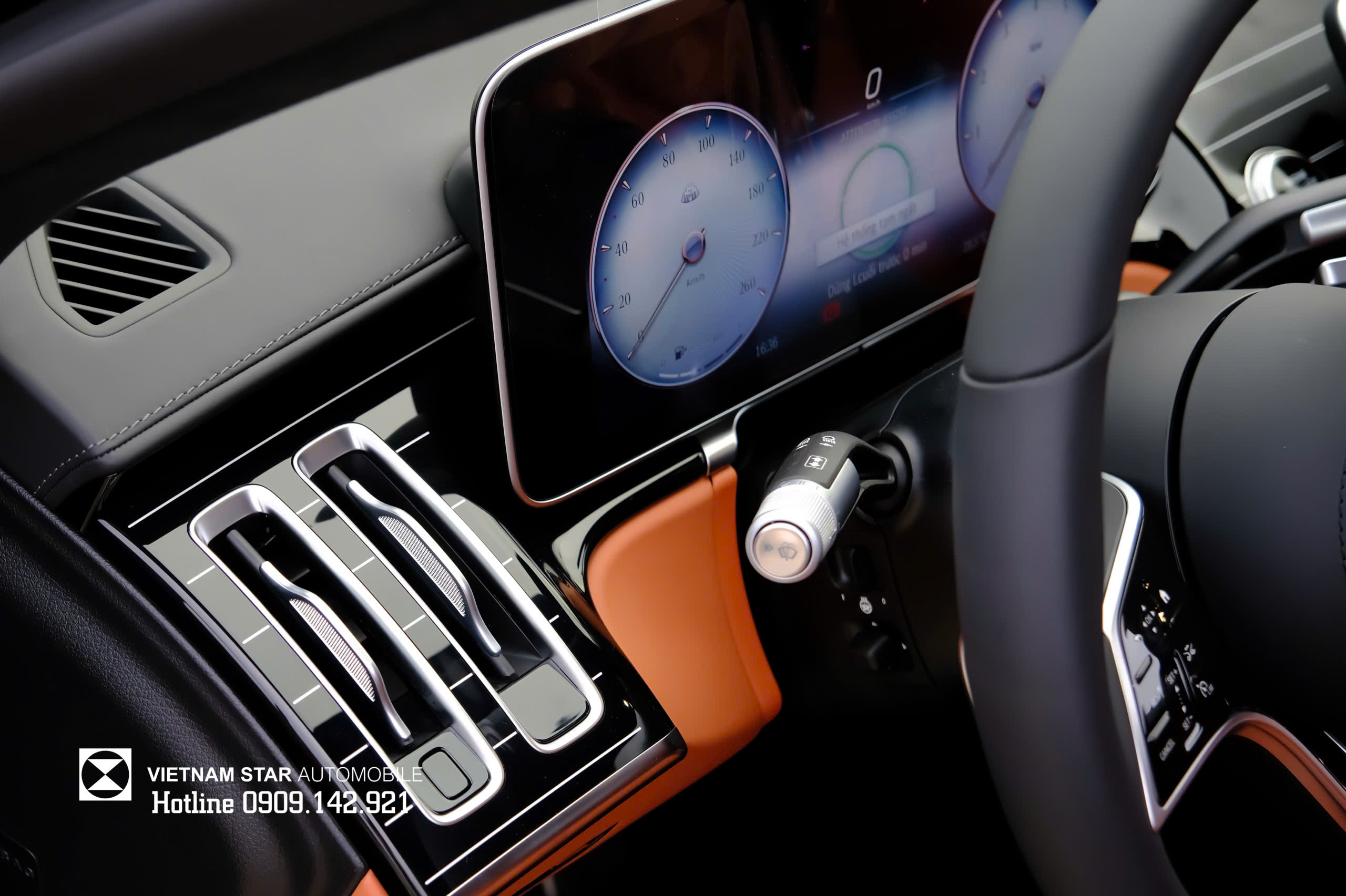 cánh cửa trước maybach s450 2025 bọc da nappa và chi tiết ốp gỗ designo sang trọng