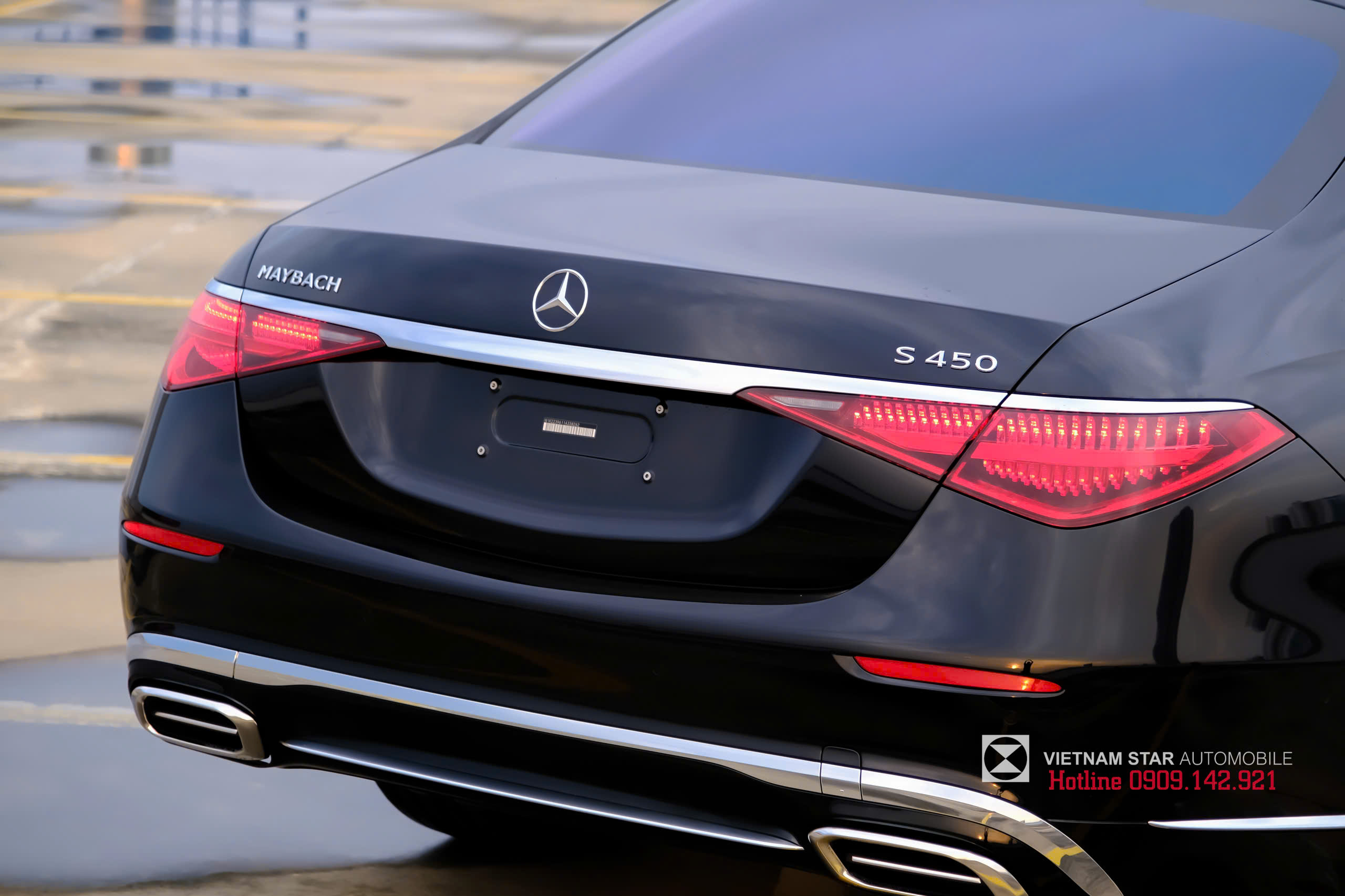 chi tiết viền cửa sổ chrome và các điểm nhấn kim loại trên maybach s450 2025