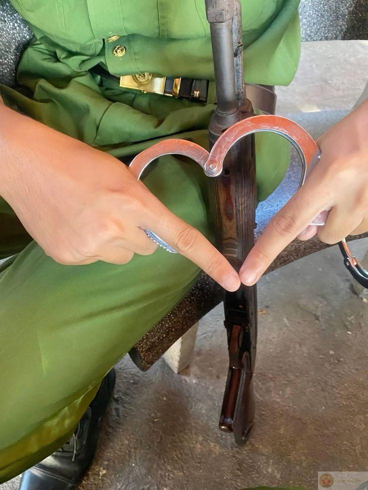 Một chiếc meme cảnh sát cực chất được chia sẻ khắp mạng xã hội vì quá hài