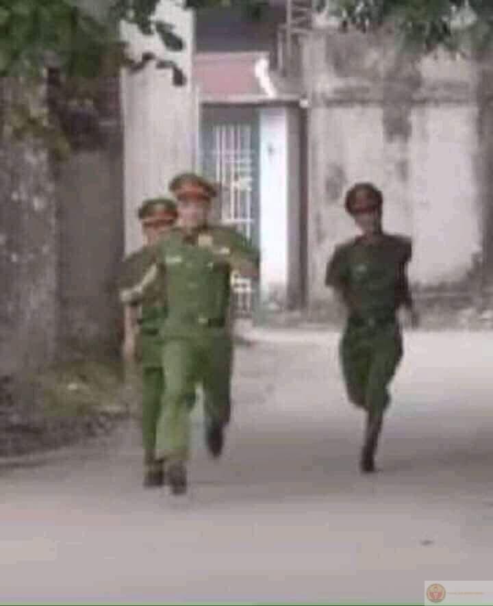 Meme cảnh sát bắt trend nhanh chóng khiến câu chuyện trở nên hài hước hơn
