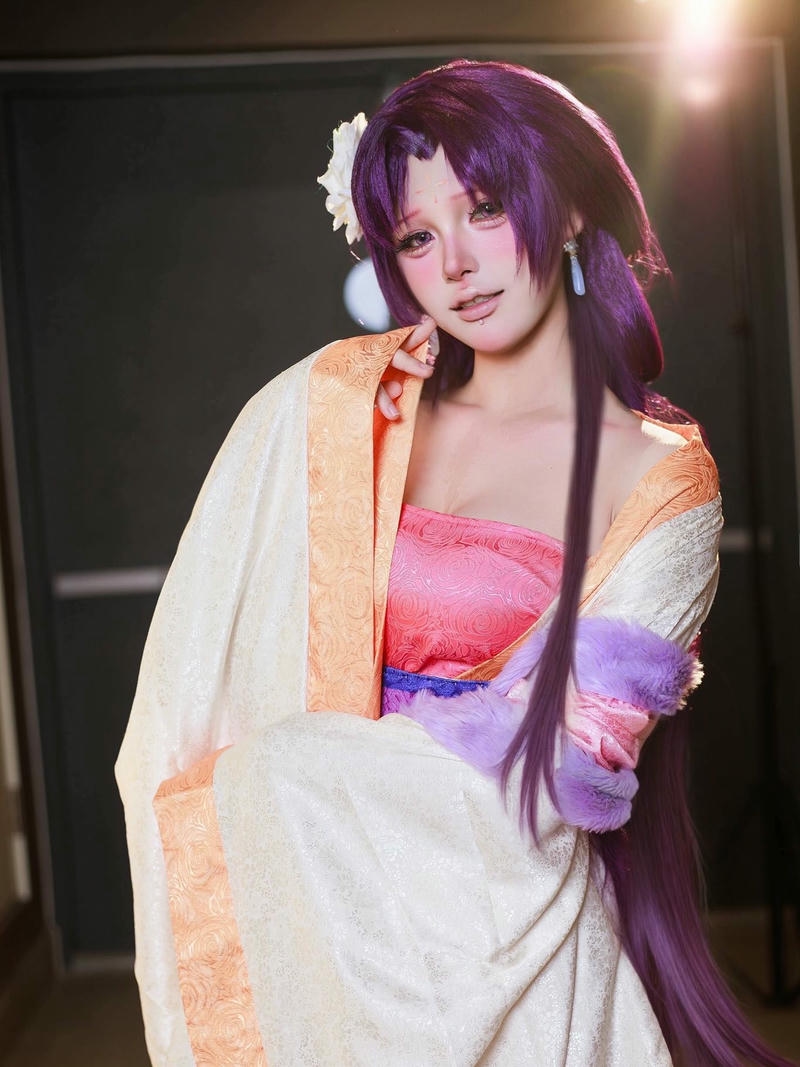 Hóa trang nhân vật hoạt hình raiden shogun tím rất quyến rũ