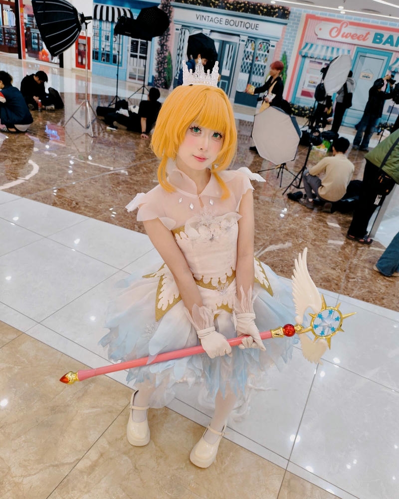 Hóa trang nhân vật hoạt hình sakura thủ lĩnh thẻ bài vàng