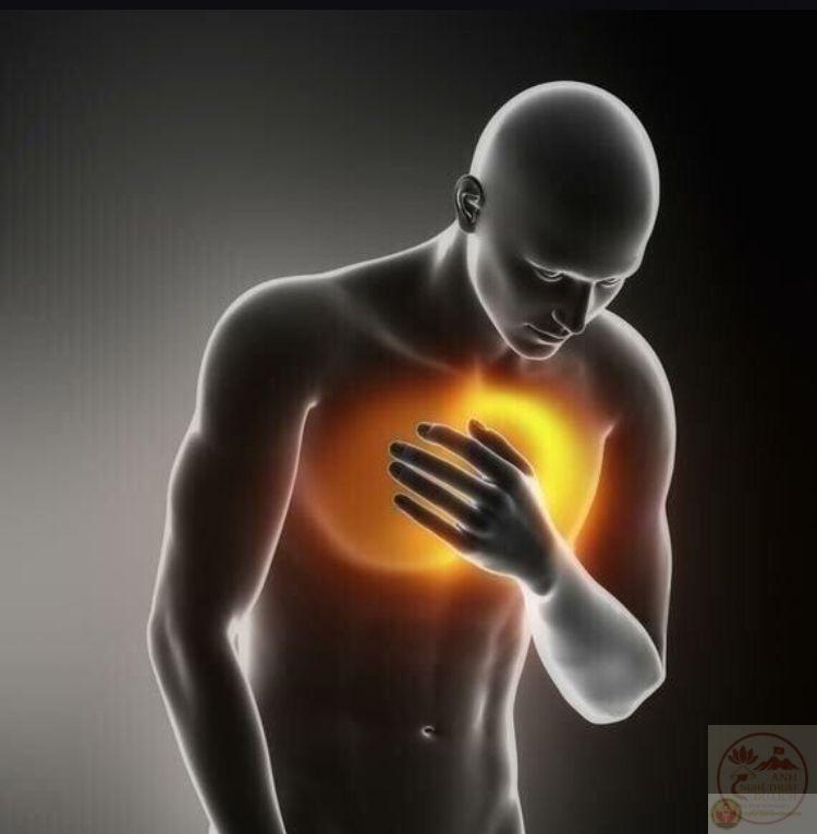 Meme ôm ngực thường được dùng khi chứng kiến tình huống quá bất ngờ ngoài dự đoán