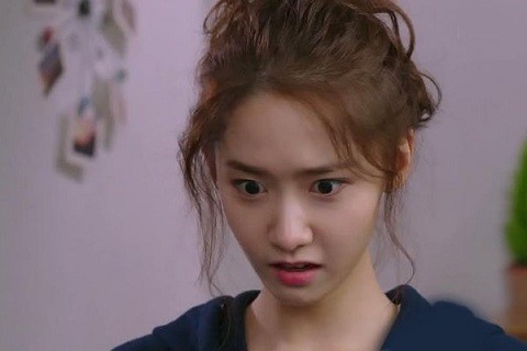 Con gái dậy thì hay ở trong phòng khoá kín cửa, một lần mở tủ quần áo của con mà tôi đứng không vững