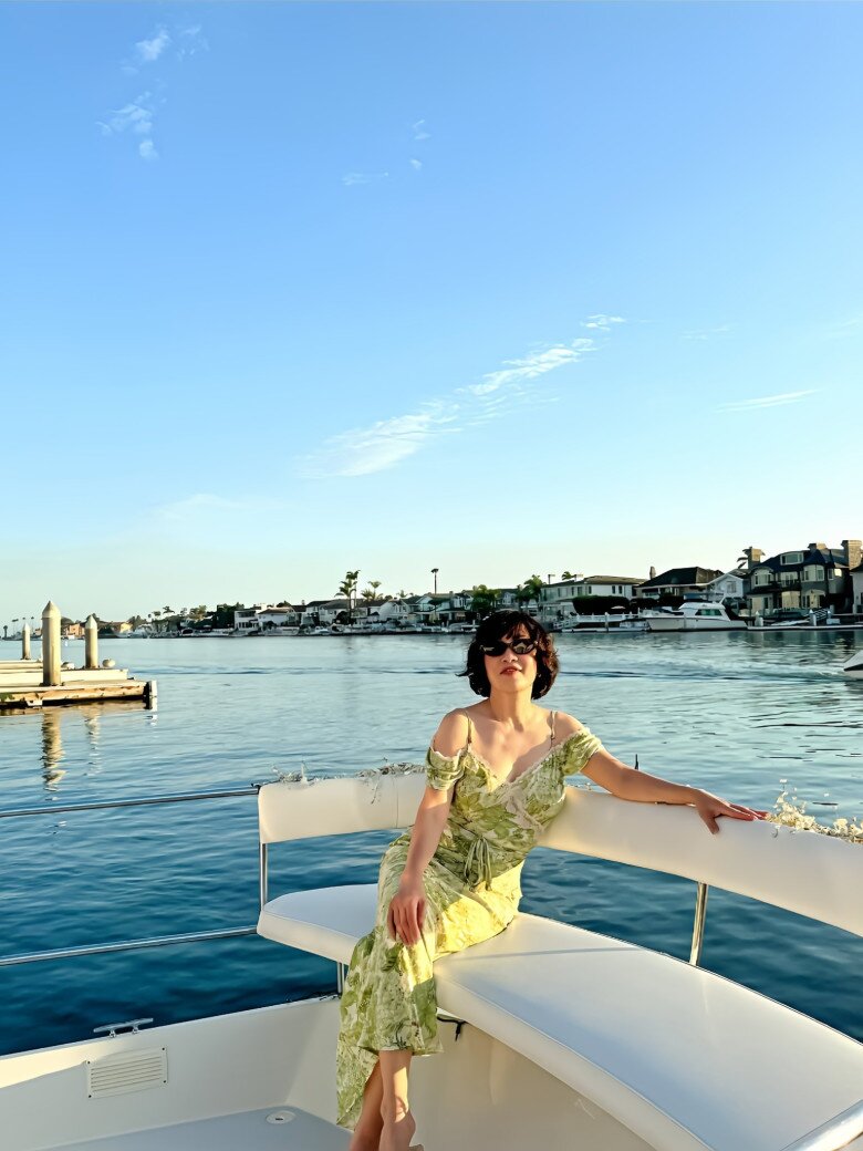 Chị kể ái nữ cũng thoải mái chia sẻ với mẹ về chuyện tình cảm nhưng nữ nghệ sĩ không can thiệp vào mối quan hệ của con.