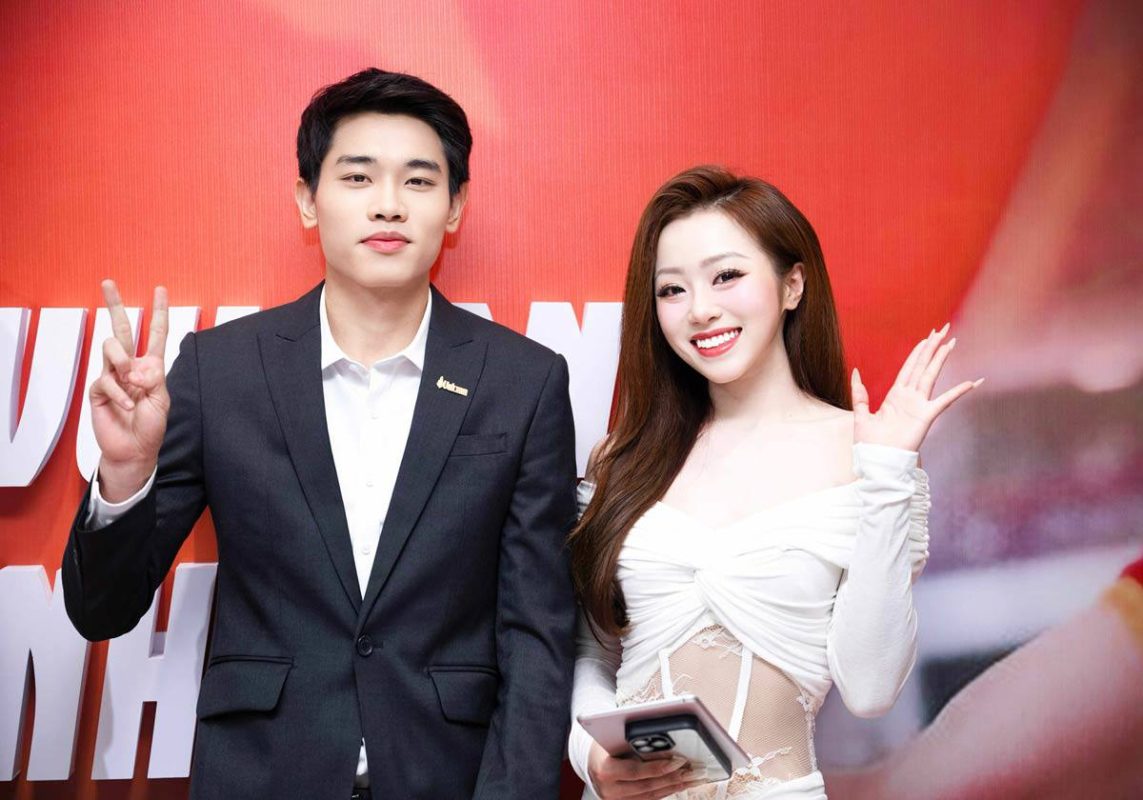 2 cô gái xinh đẹp bất ngờ nổi tiếng vì Đình Bắc - Văn Bình của U23 Việt Nam