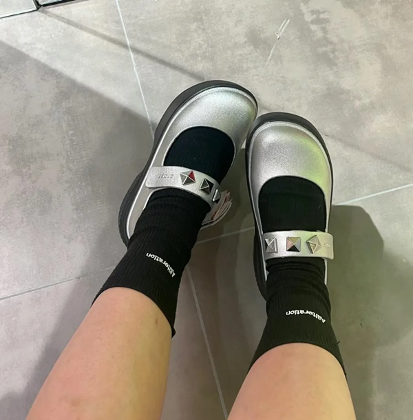 Bí quyết phối giày với quần short Nữ cá tính trendy 2024