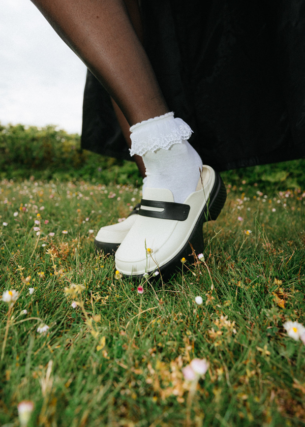 Bí quyết phối giày với quần short Nữ cá tính trendy 2024