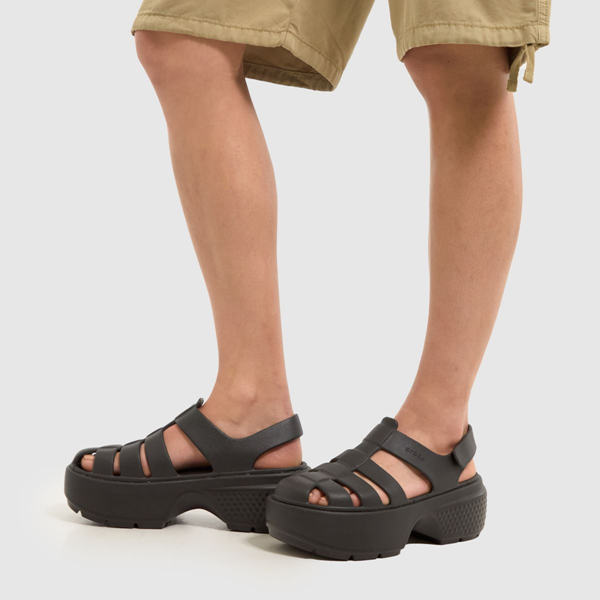 Bí quyết phối giày với quần short Nữ cá tính trendy 2024