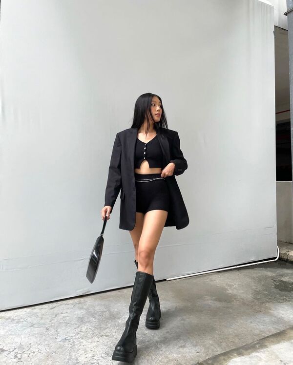 Bí quyết phối giày với quần short Nữ cá tính trendy 2024