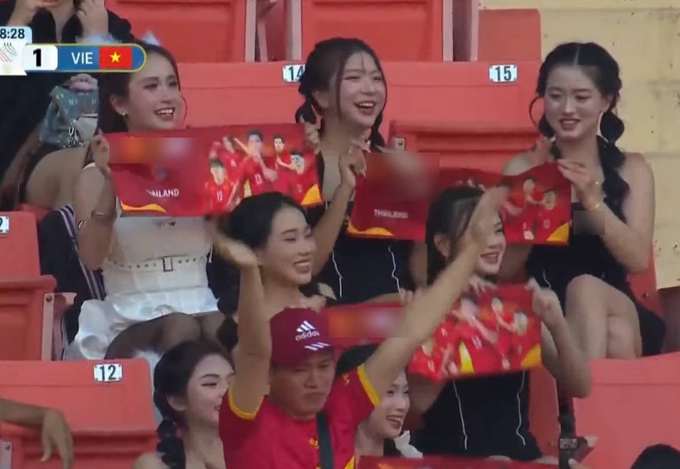 Thái Lan truy tìm nhóm ‘gái xinh’ quảng cáo nhà cái trận Việt Nam