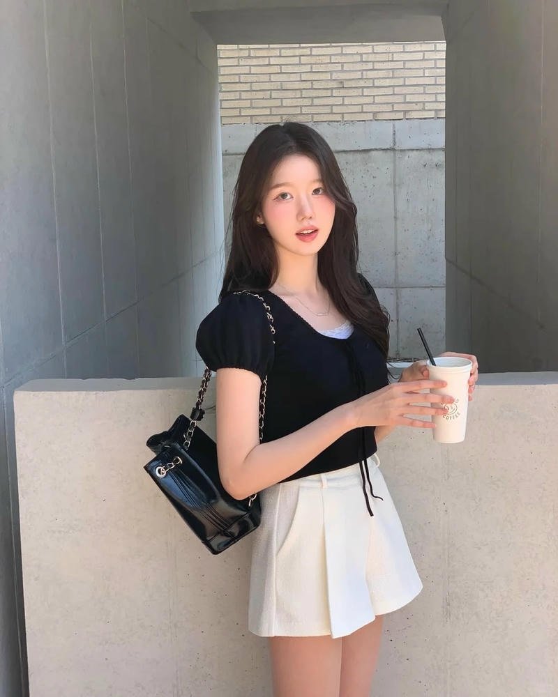 gái xinh hàn váy ngắn hút ánh nhìn