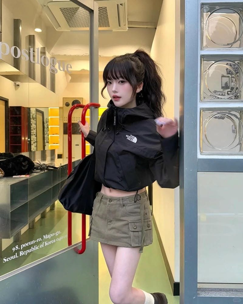 nữ sinh hàn quốc mặc váy ngắn