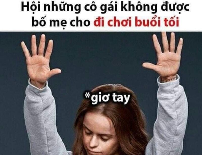 Hình ảnh meme giơ tay theo hành động cụ thể
