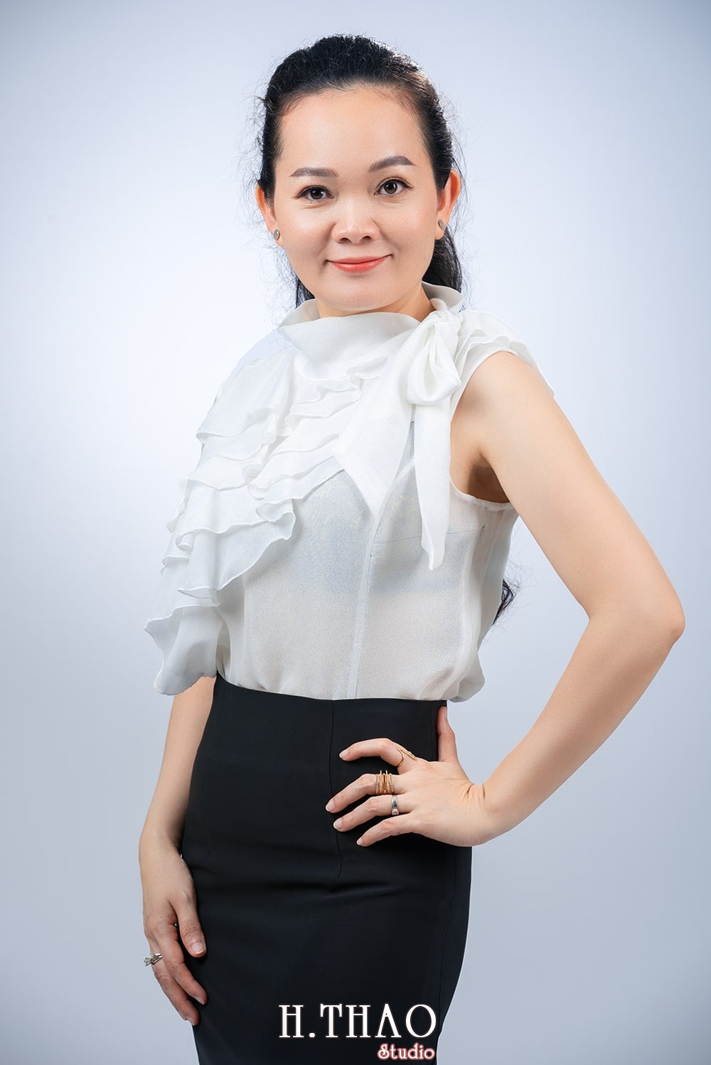 Anh profile 24 - Album tổng hợp ảnh doanh nhân trẻ đẹp Tháng 10- HThao Studio