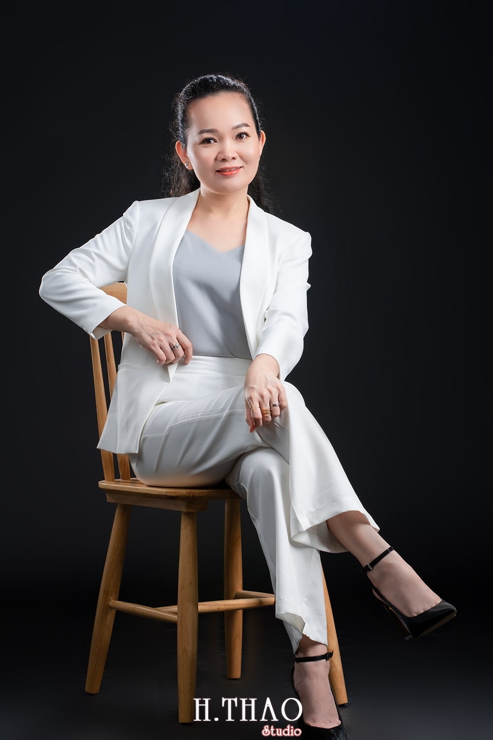 Anh profile 22 1 - Album tổng hợp ảnh doanh nhân trẻ đẹp Tháng 10- HThao Studio