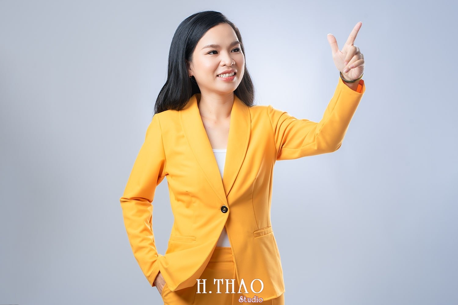 Anh profile 5 4 - Album tổng hợp ảnh doanh nhân trẻ đẹp Tháng 10- HThao Studio
