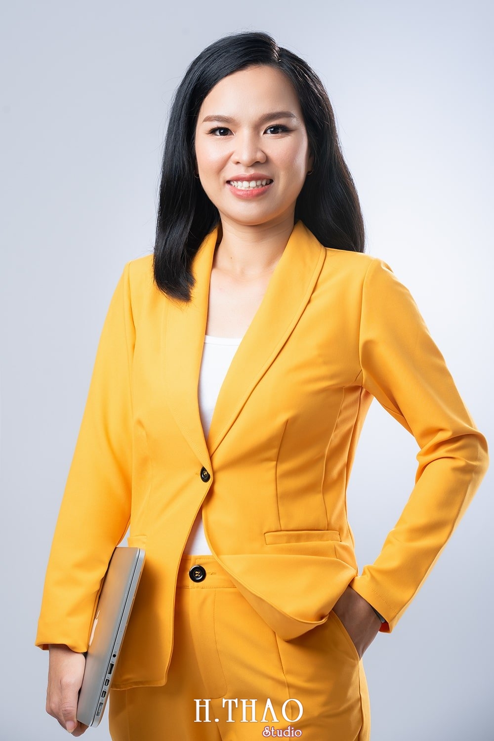 Anh profile 6 4 - Album tổng hợp ảnh doanh nhân trẻ đẹp Tháng 10- HThao Studio