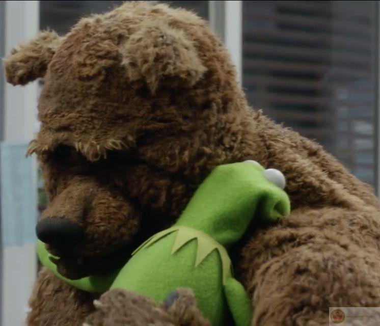 Một bức ảnh meme ôm luôn mang lại cảm giác ấm áp dễ thương