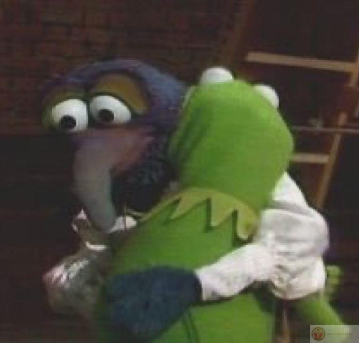 Meme ôm giúp cuộc trò chuyện trở nên thân thiện và gần gũi hơn