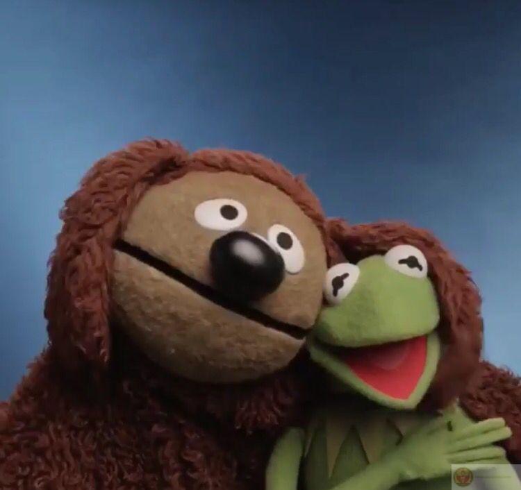 Những tấm meme ôm nhau cute luôn khiến bạn mỉm cười