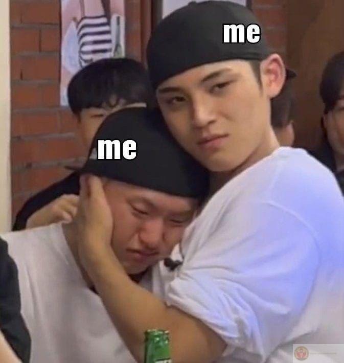 Những meme ôm người yêu thường mang phong cách hài hước