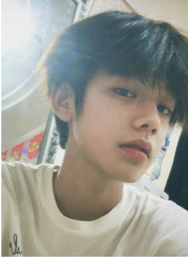 Hình ảnh trai đẹp 9 tuổi giản dị vẫn đủ sức để gây ấn tượng mạnh mẽ với cộng đồng