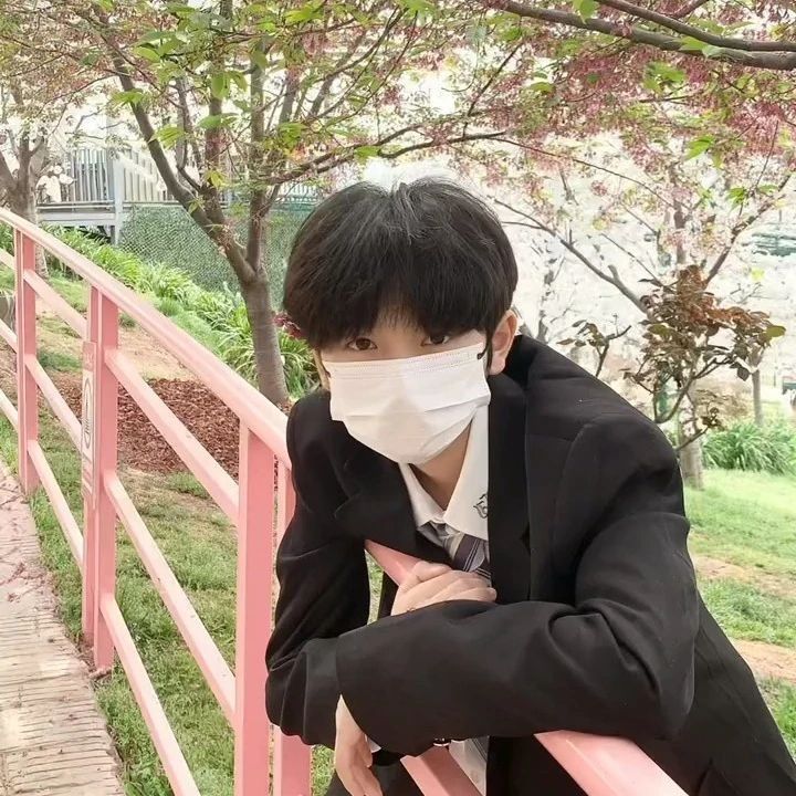 Ảnh con trai 9 tuổi thường xuất hiện trong album kỷ niệm với khoảnh khắc vui tươi