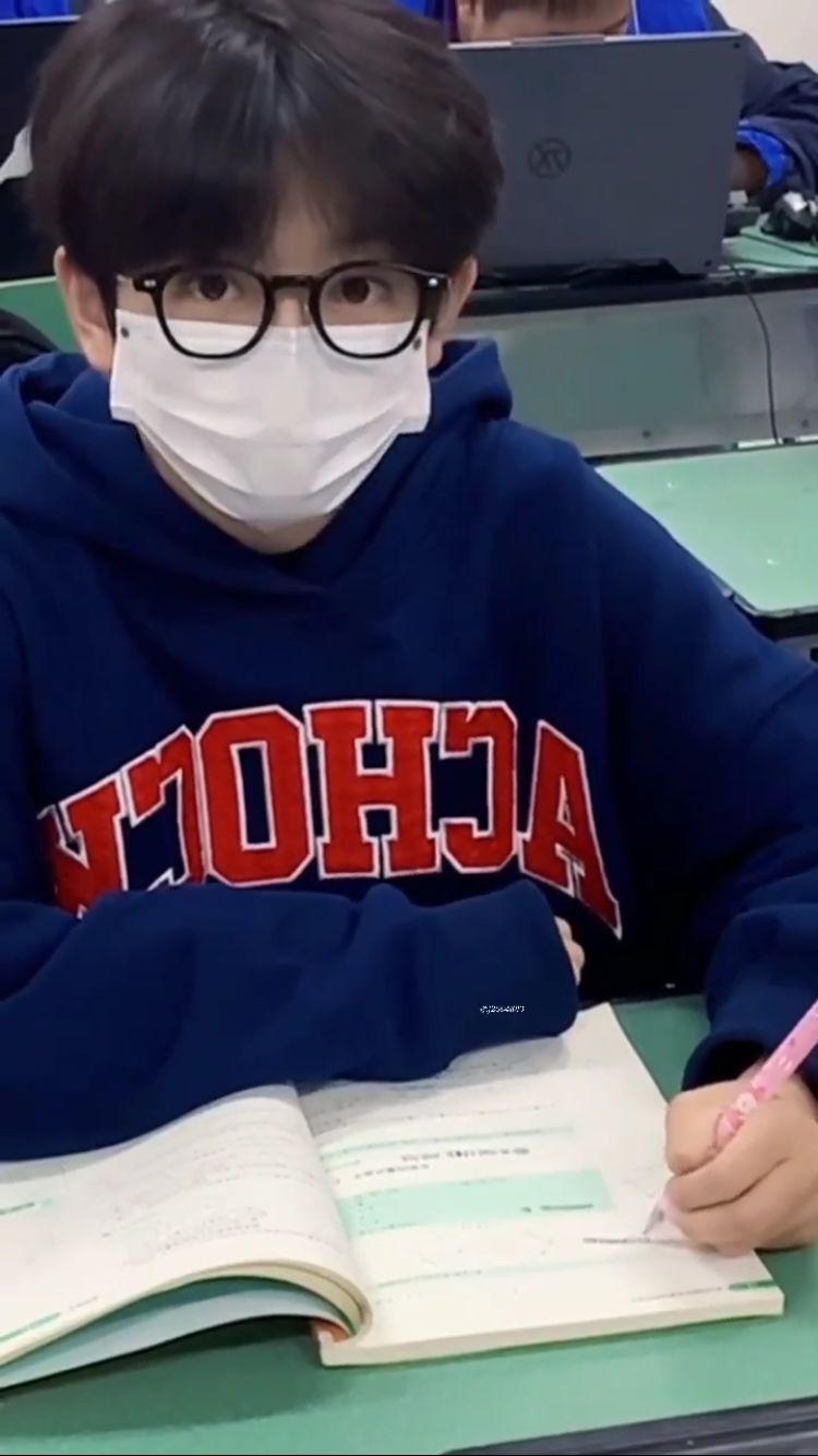 Bộ ảnh trai đẹp 9 tuổi Việt Nam được yêu thích bởi sự ngây thơ đáng nhớ