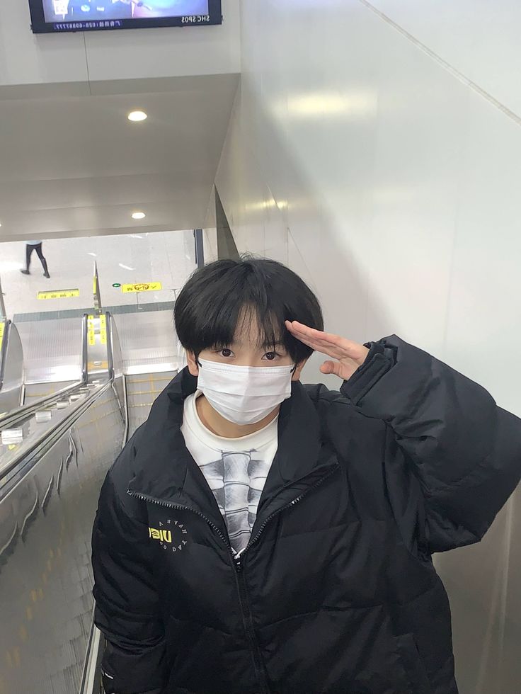 Hình ảnh con trai 9 tuổi đẹp được chia sẻ rộng rãi nhờ nét đáng yêu tự nhiên