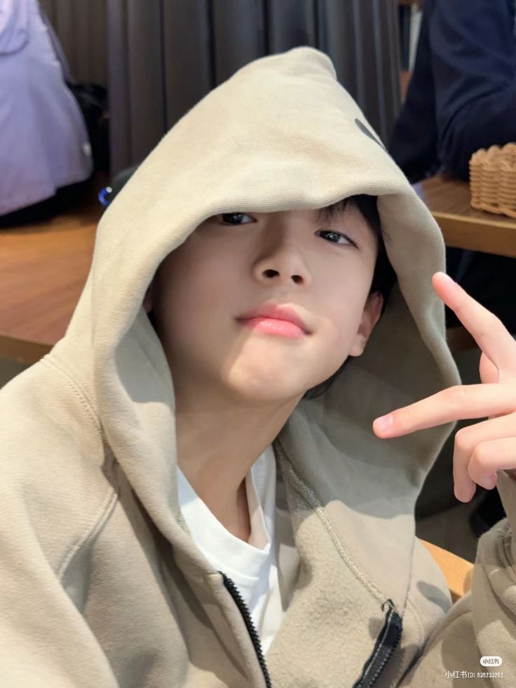 Bộ ảnh trai đẹp 9 tuổi được lan truyền nhiều bởi nét dễ thương và sự trong sáng