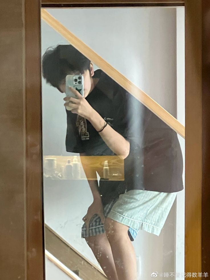 Hình ảnh con trai 9 tuổi gây ấn tượng bởi sự vui tươi và ánh mắt hồn nhiên