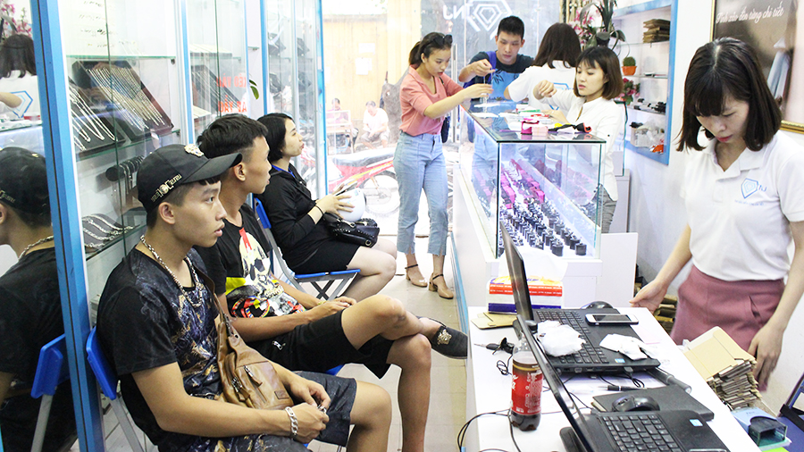 anh-cua-hang-trang-suc-tnj