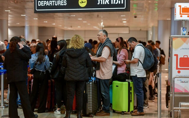 Hi hữu: Cậu bé Israel, 13 tuổi, lọt qua an ninh, trốn lên máy bay đi Mỹ