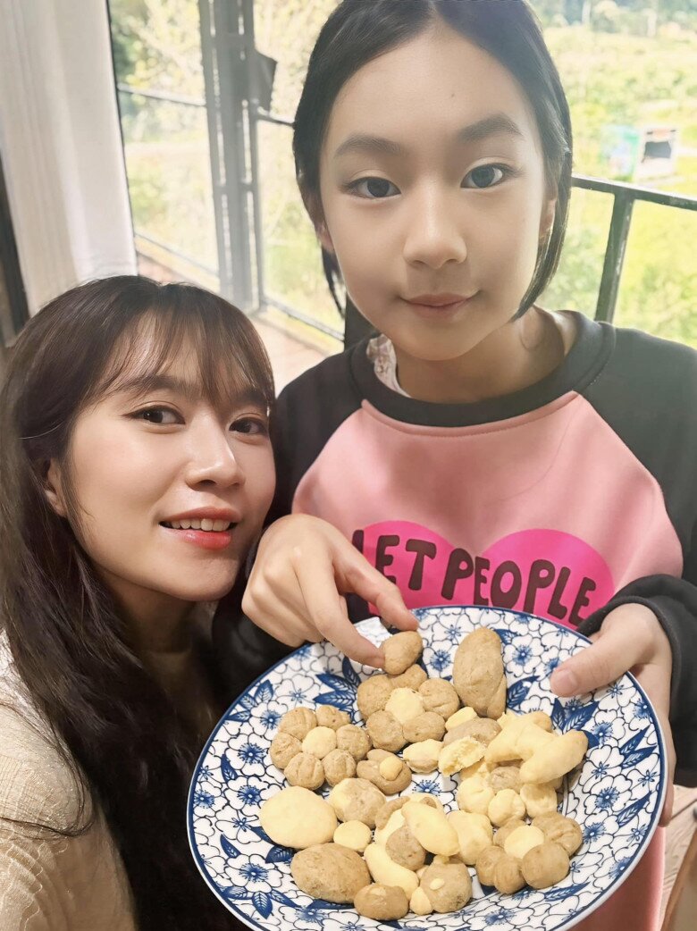 Cherry được nhận xét là thừa hưởng nhan sắc của mẹ Minh Hà.