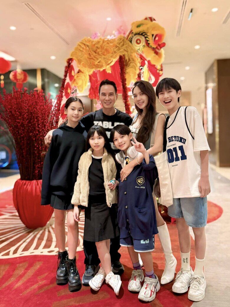 Cherry trổ tài nữ công gia chánh khéo léo.