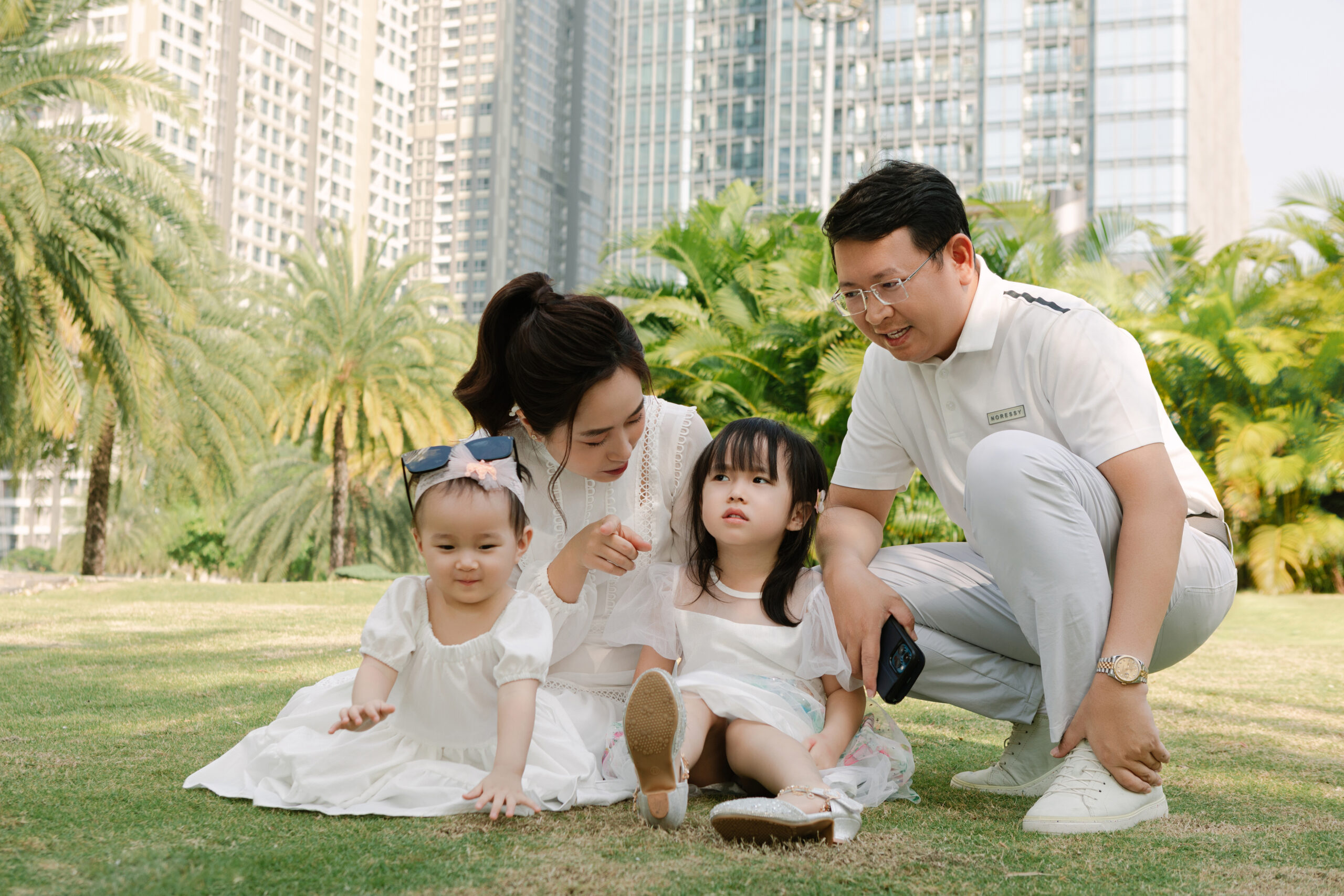 chup anh gia dinh dang nghieng scaled