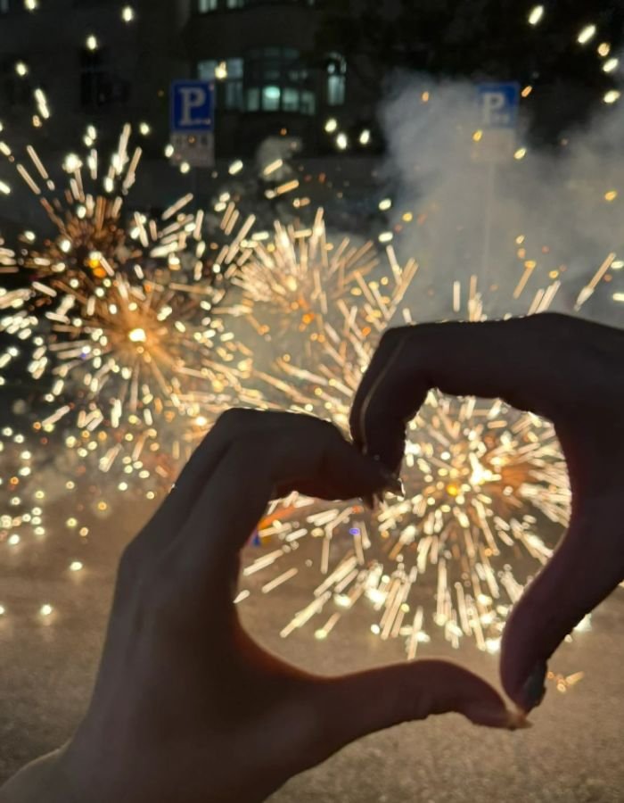 meme bắn tim chất chứa tình yêu