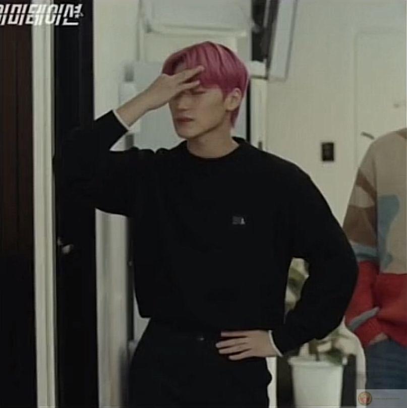 Không phải tức giận, chỉ là tư thế quyền lực