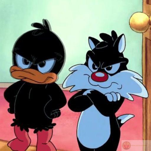 Đứng vậy không phải mỏi, là đang tức đấy